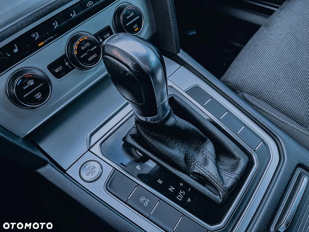 Volkswagen Passat 1.4 TSI BlueMotion Technology DSG Comfortline - 21