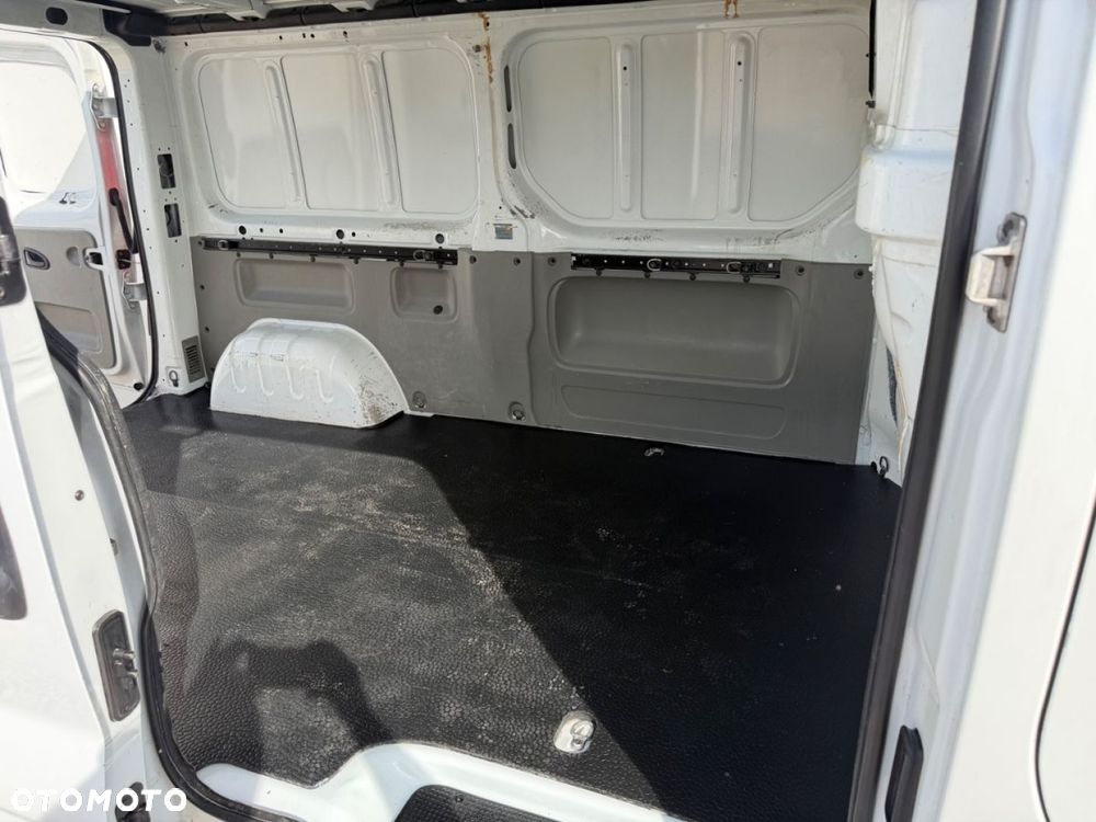 Opel Vivaro - 15