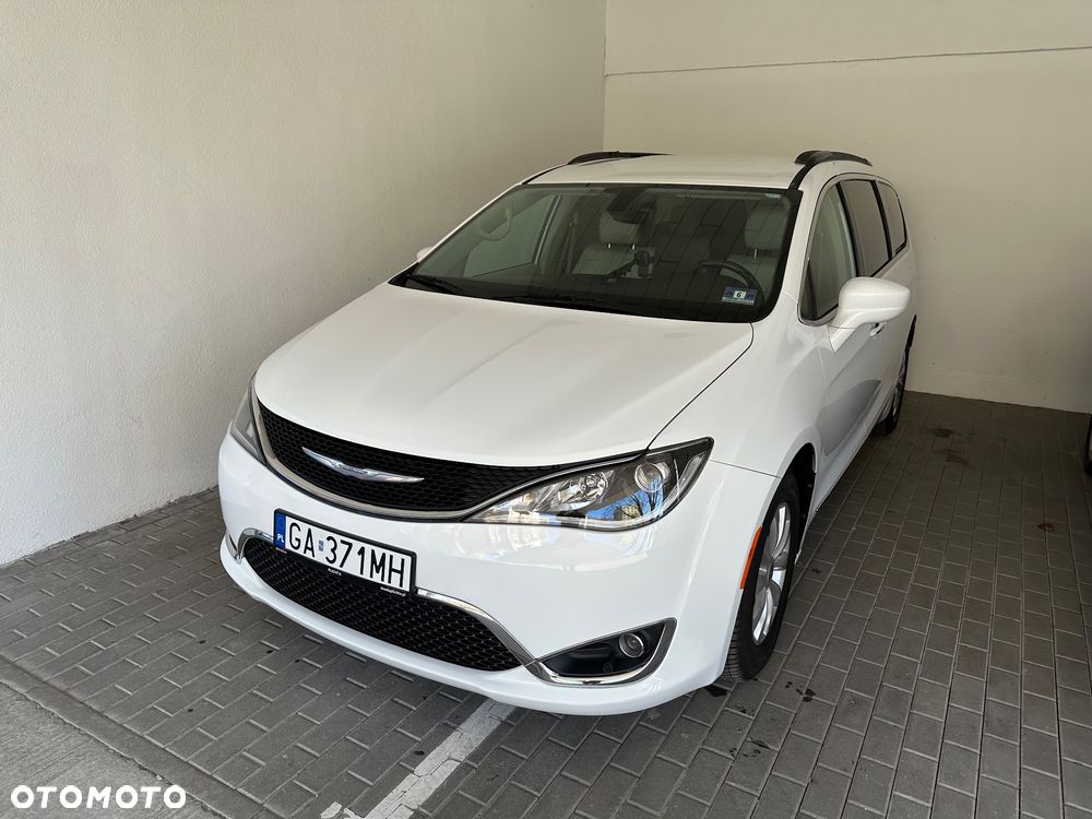 Chrysler Pacifica - 1