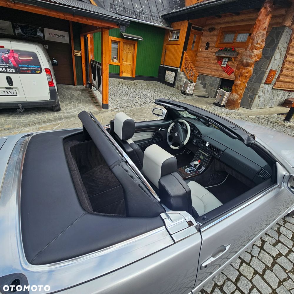 Mercedes-Benz SL - 32