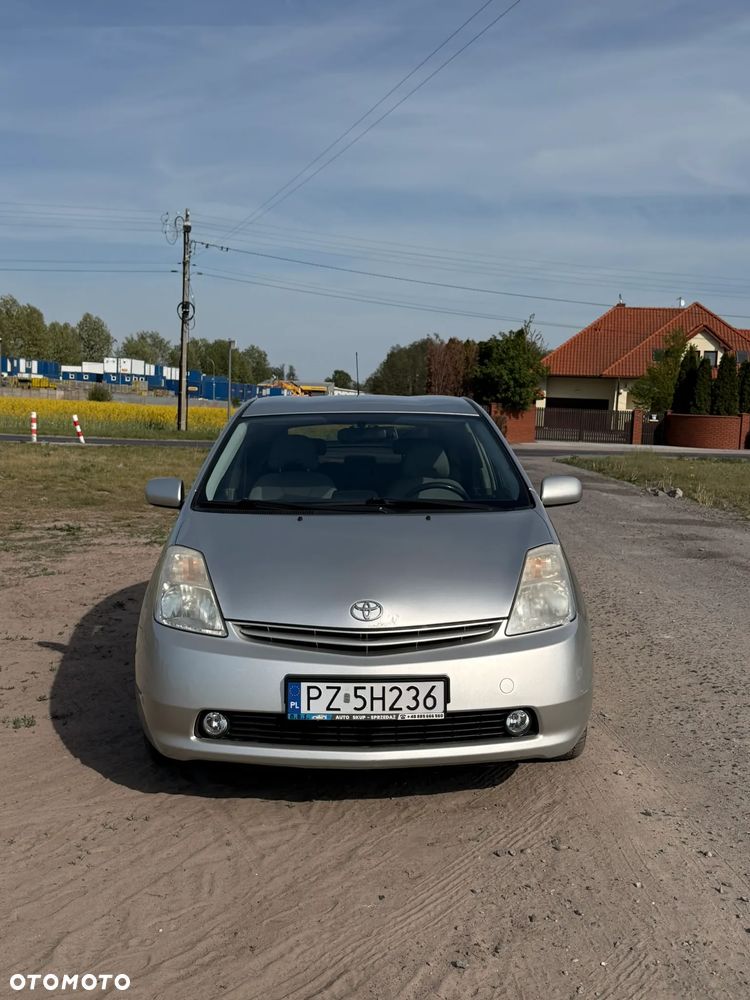 Toyota Prius 1.5 VVT-i Sol - 2