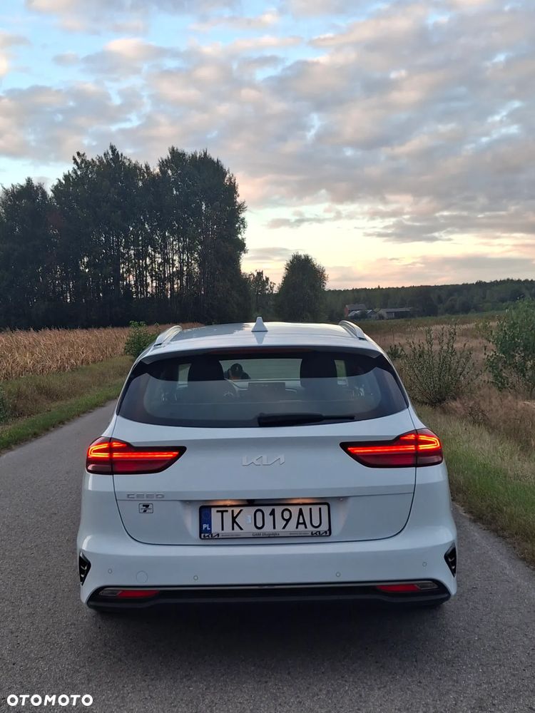 Kia Ceed - 11