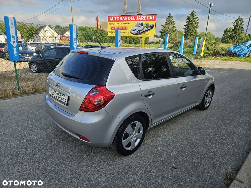 Kia Ceed - 4