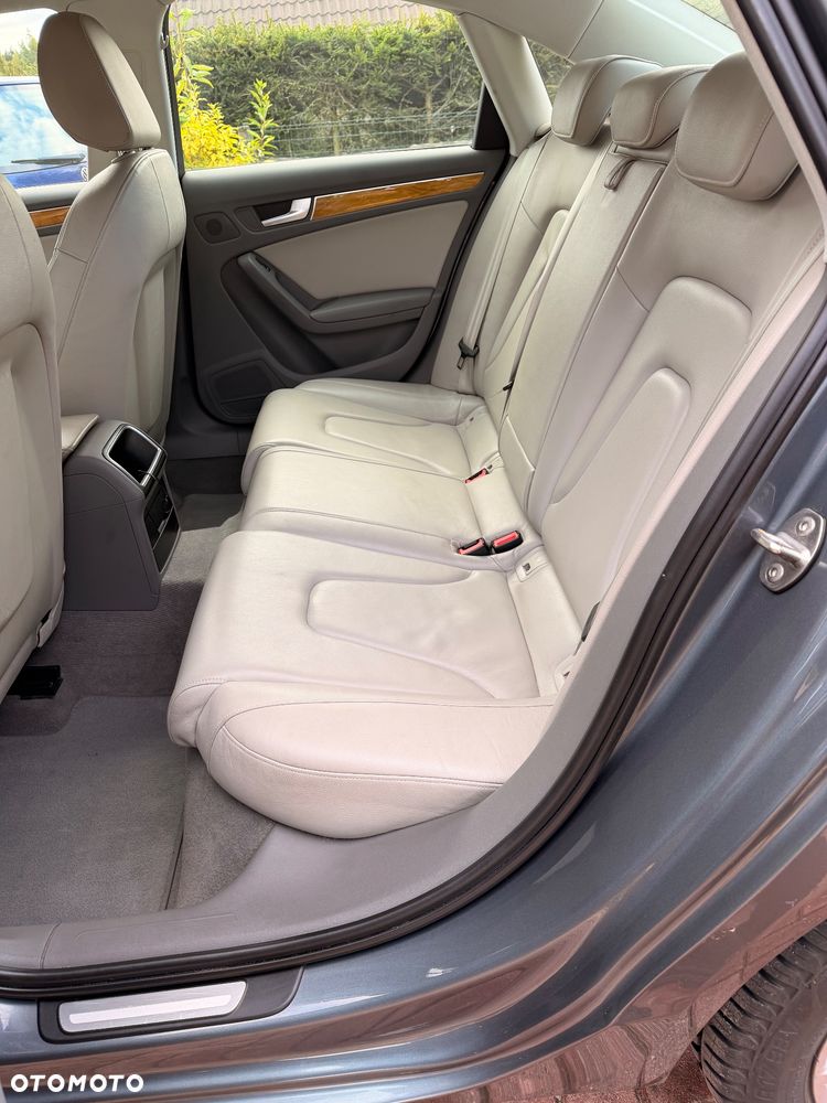 Audi A4 Limousine - 10