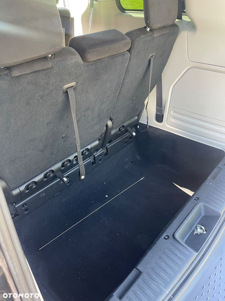 Dodge Grand Caravan - 13