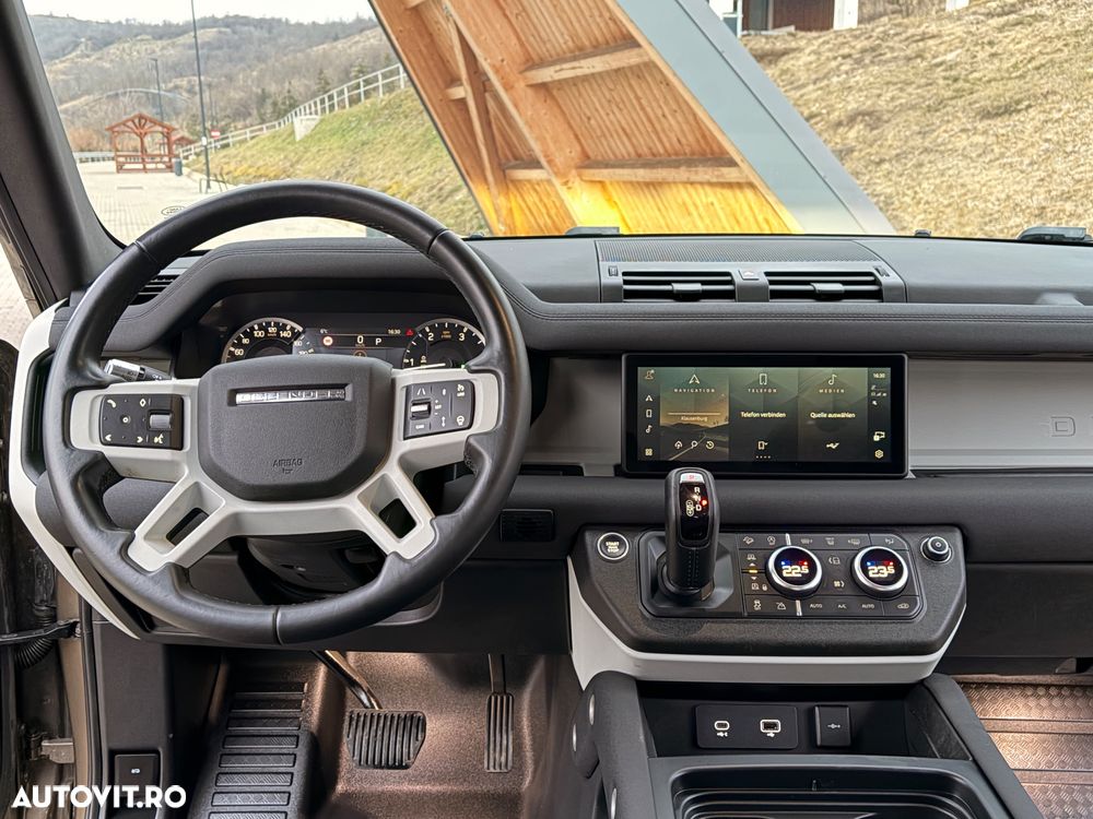 Land Rover Defender 110 2.0L D240 First Edition - 13