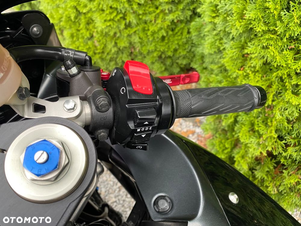 Suzuki GSX-R - 17