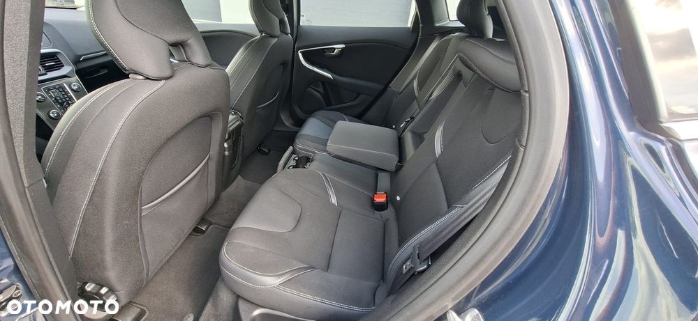 Volvo V40 D4 Momentum - 24
