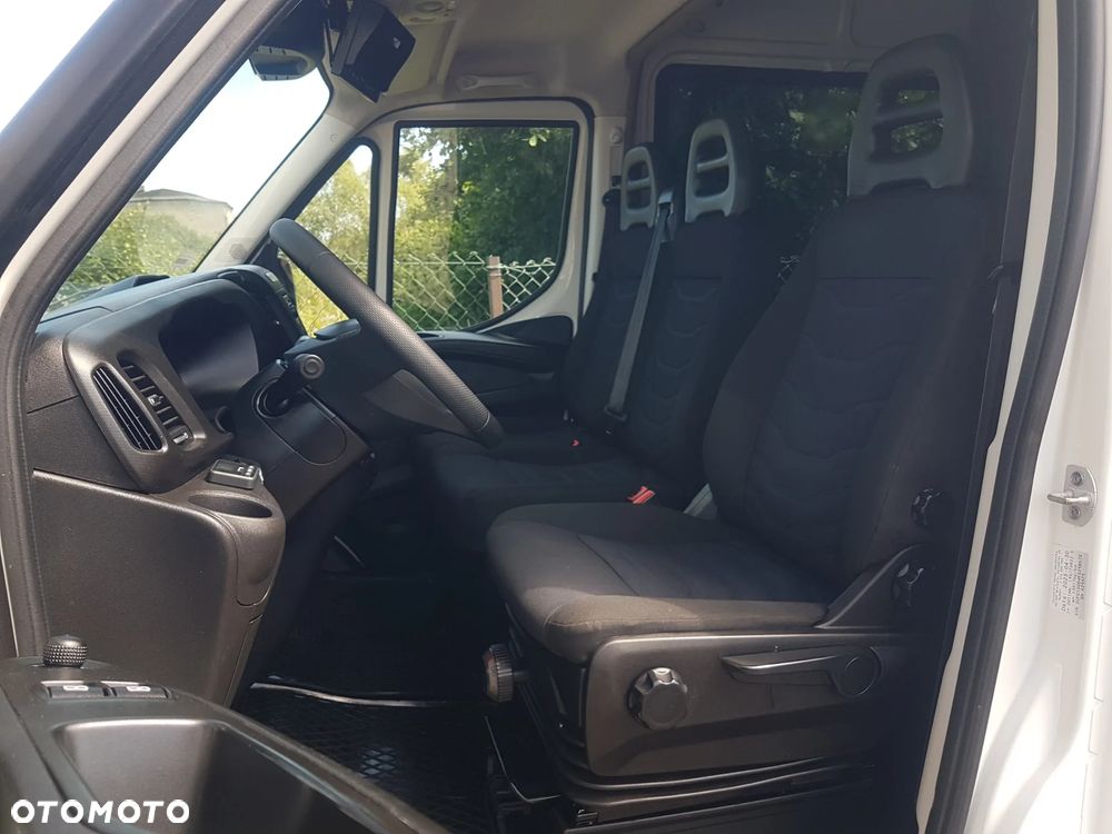 Iveco 50C15 DAILY 7-OSÓB BRYGADÓWKA BLIŹNIAKI MAXI DŁUGI WYSOKI KLIMA BLASZAK VAN FURGON HAK KRAJOWY - 7