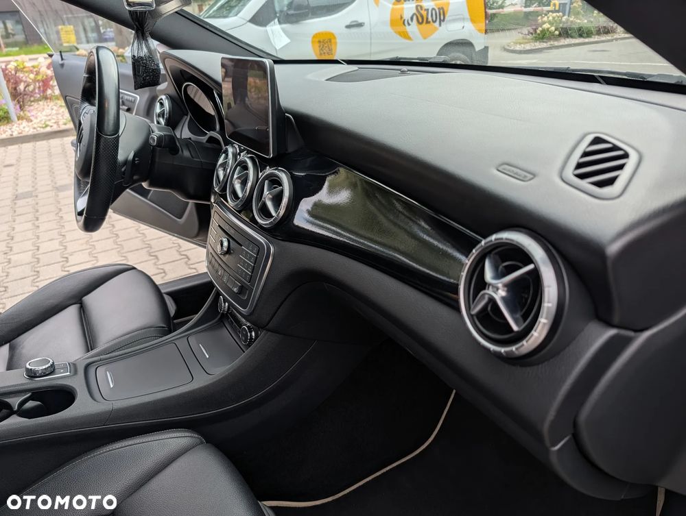 Mercedes-Benz CLA 250 4-Matic - 6