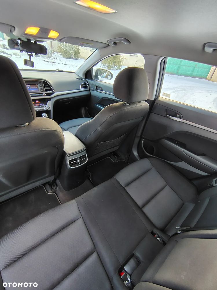 Hyundai Elantra 1.6 Comfort - 6