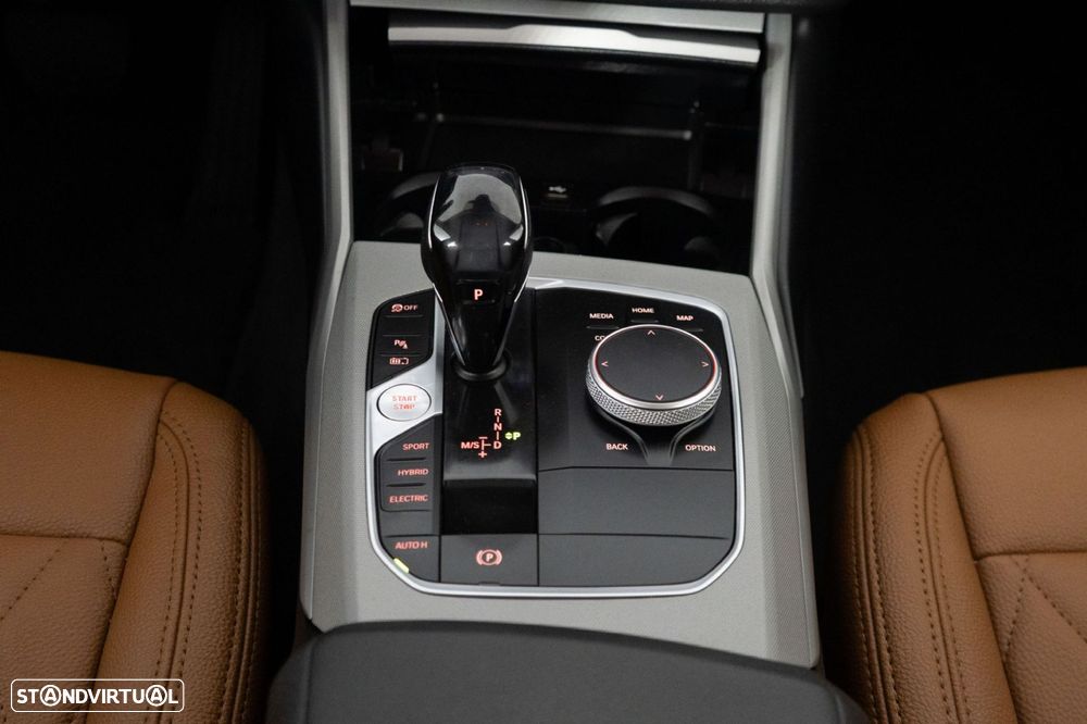 BMW 330 e Line Luxury Auto - 25