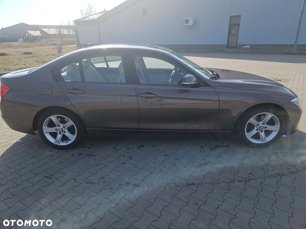BMW Seria 3 328i xDrive - 2
