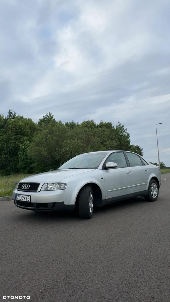 Audi A4 Limousine - 1
