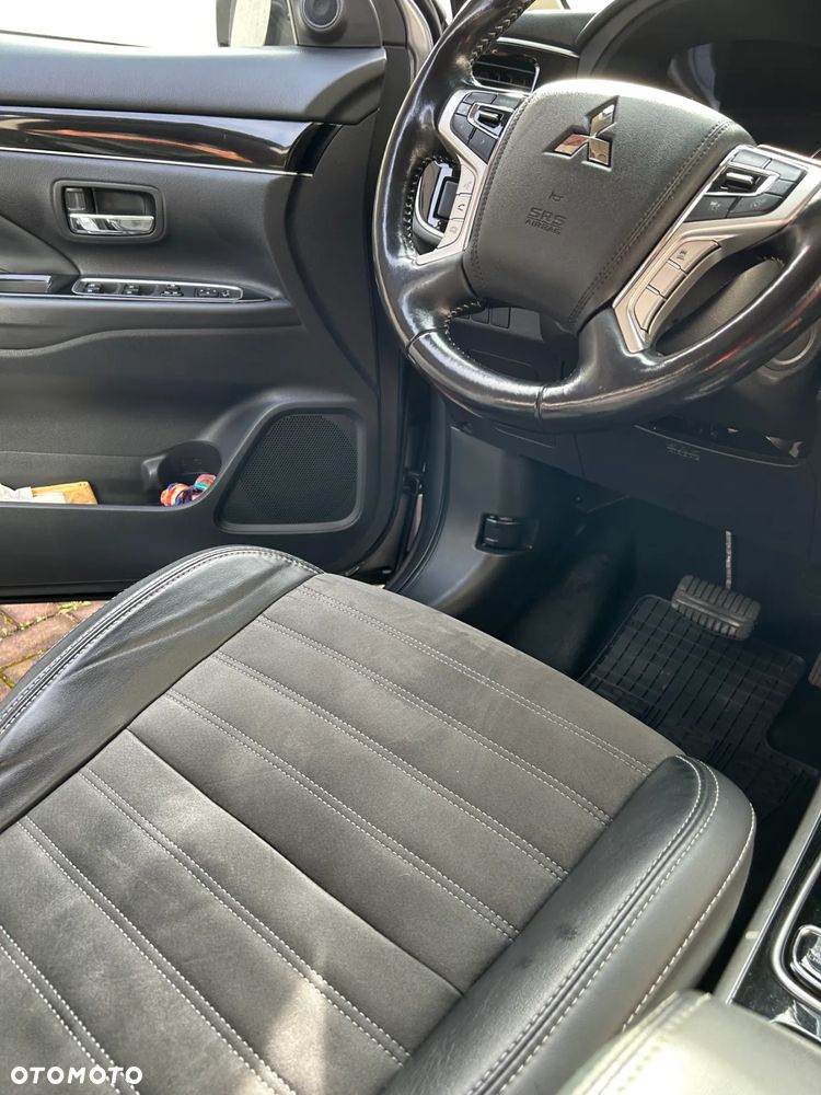 Mitsubishi Outlander 2.4 4WD Plug-In Hybrid - 6