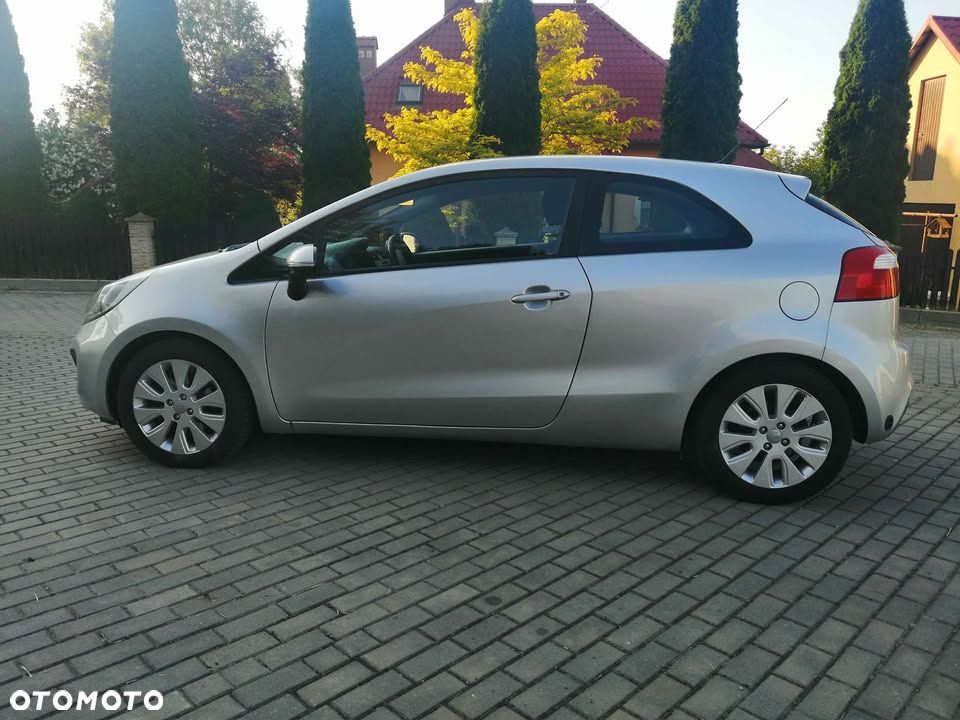 Kia Rio 1.4 L - 4