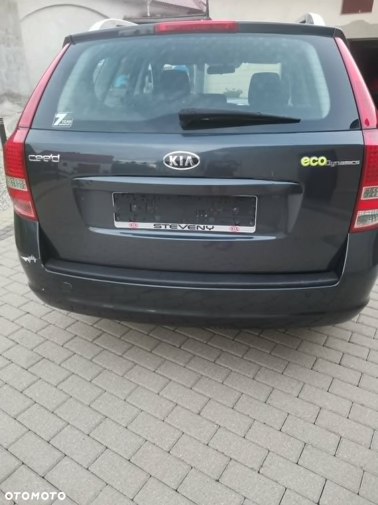 Kia Ceed - 10