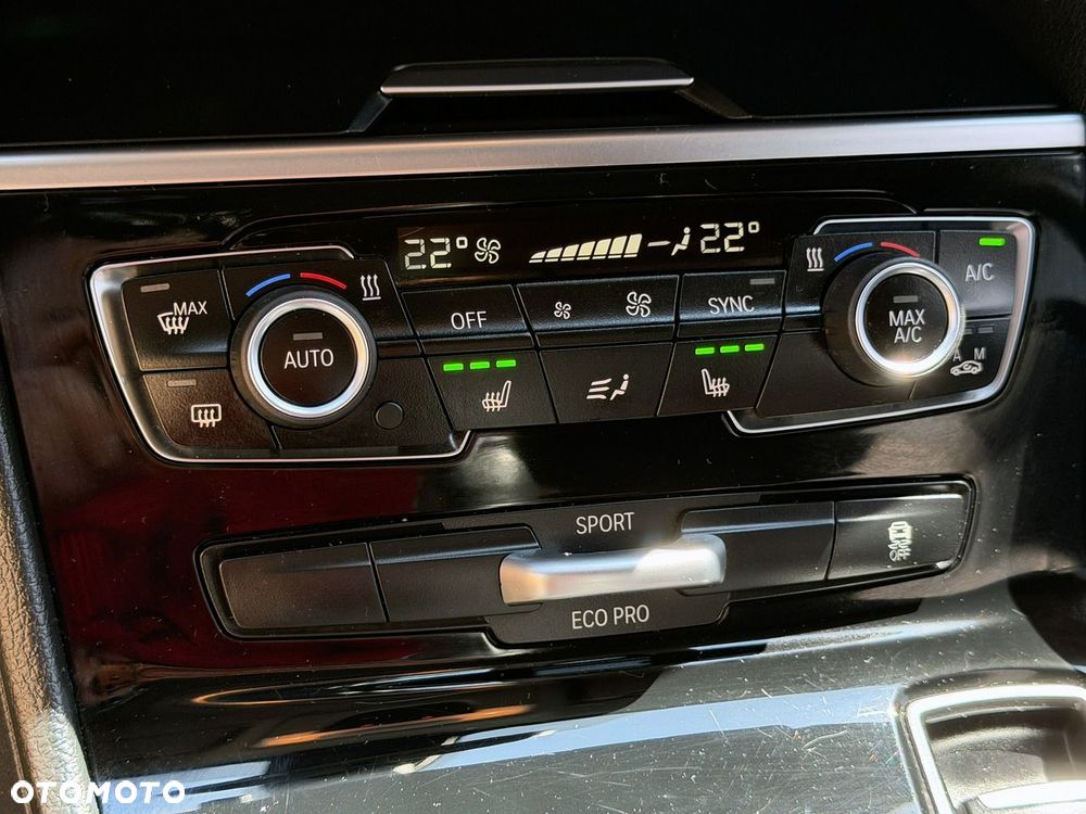 BMW Seria 2 218d - 15