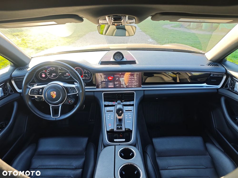 Porsche Panamera 4 E-Hybrid - 8