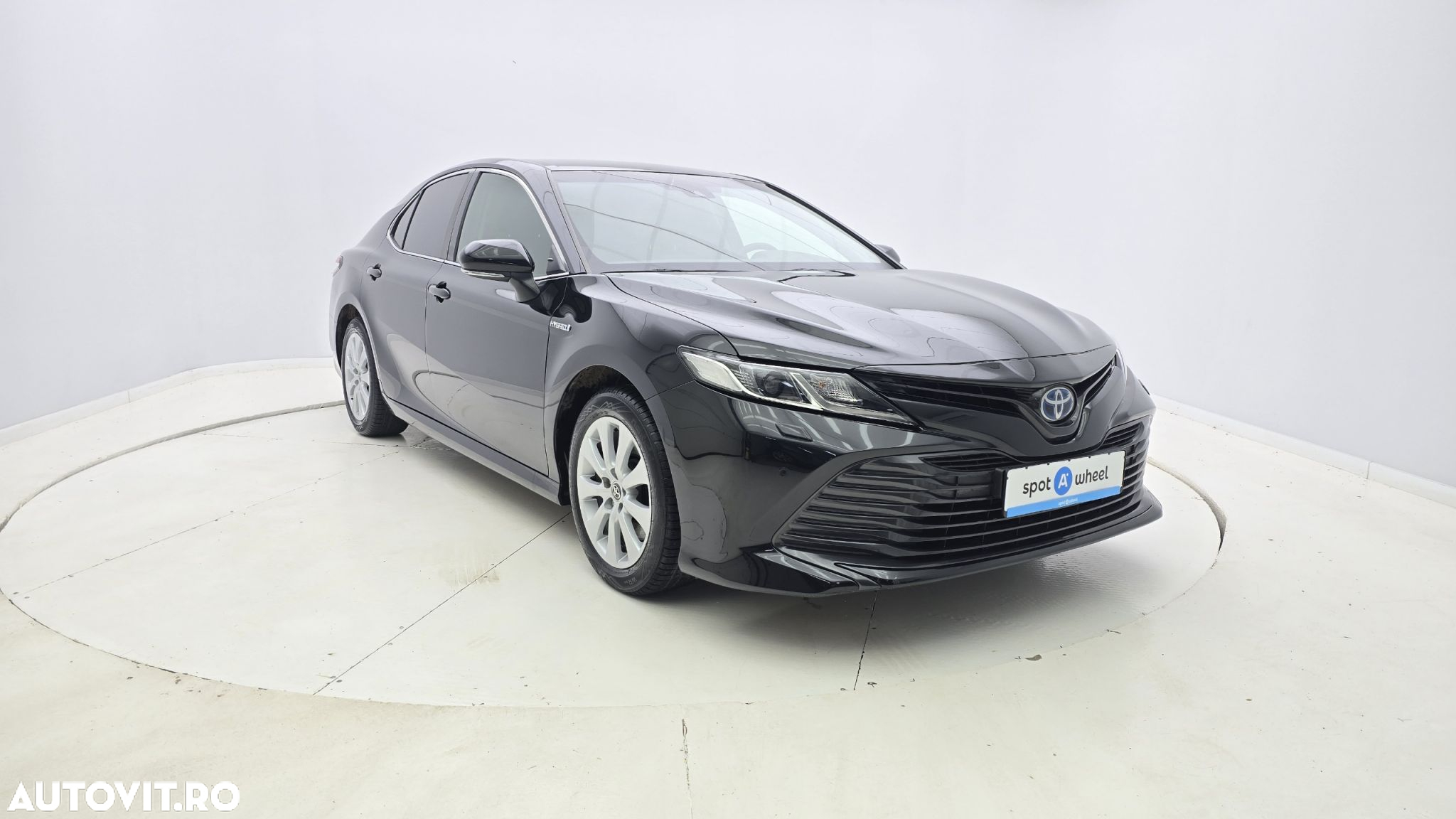 Toyota Camry - 4