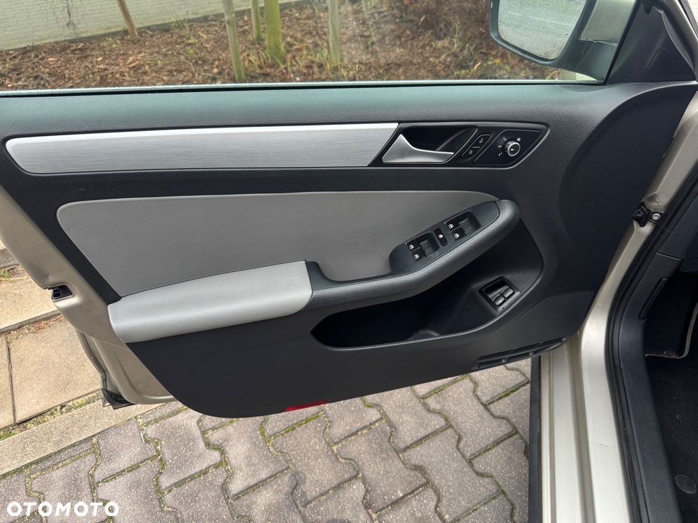 Volkswagen Jetta - 17