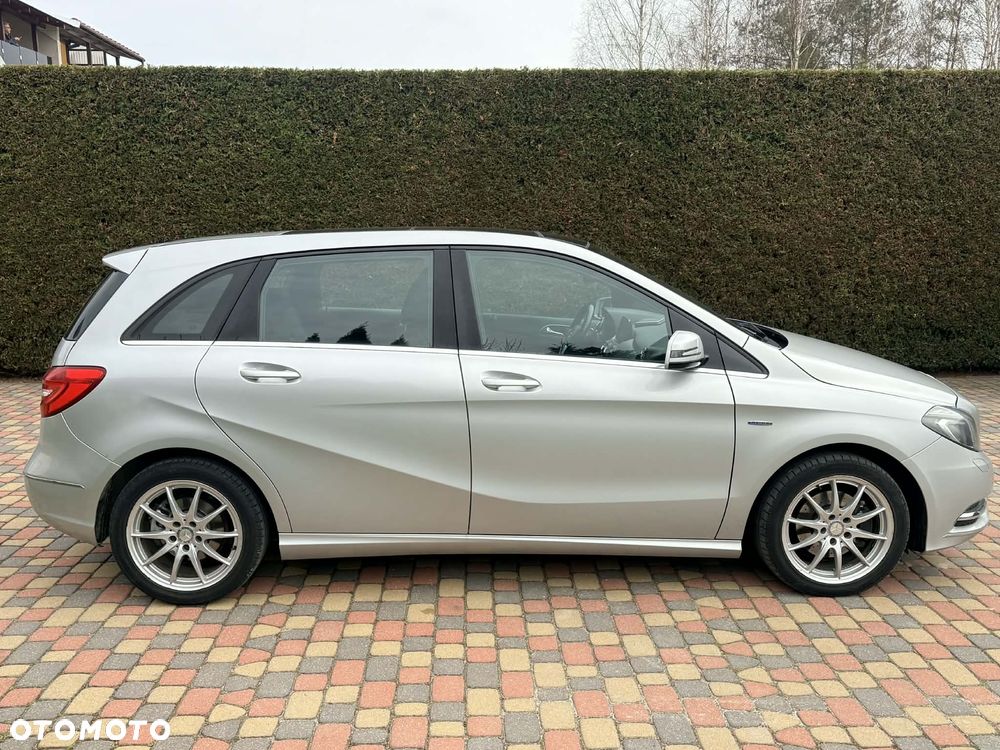Mercedes-Benz Klasa B 180 (BlueEFFICIENCY) - 1