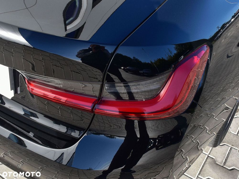 BMW Seria 3 318d Sport Line - 12