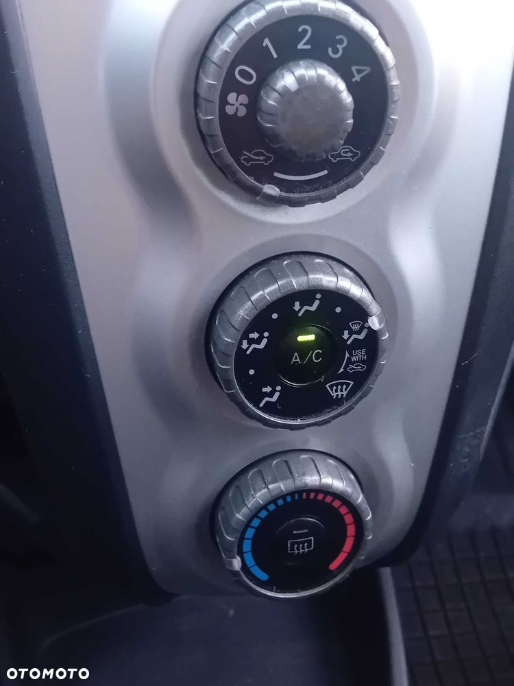 Toyota Yaris - 6
