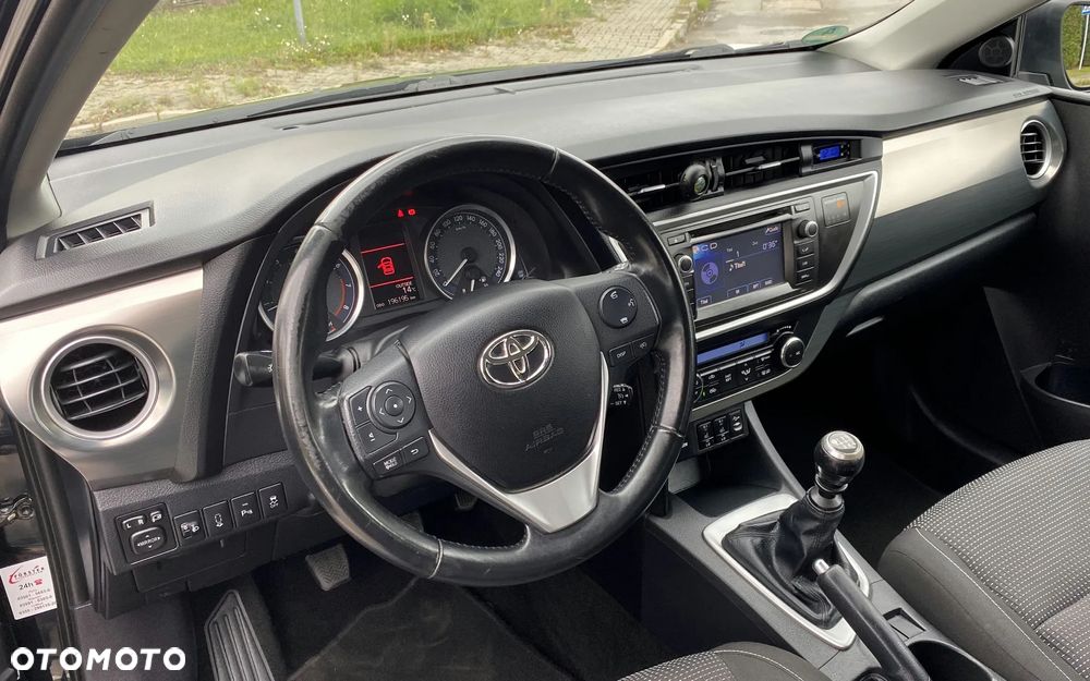 Toyota Auris 1.6 Executive - 19