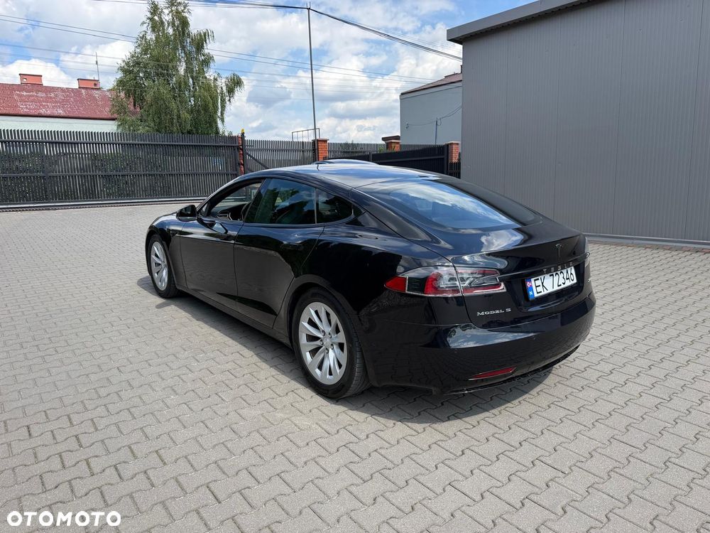 Tesla Model S - 4