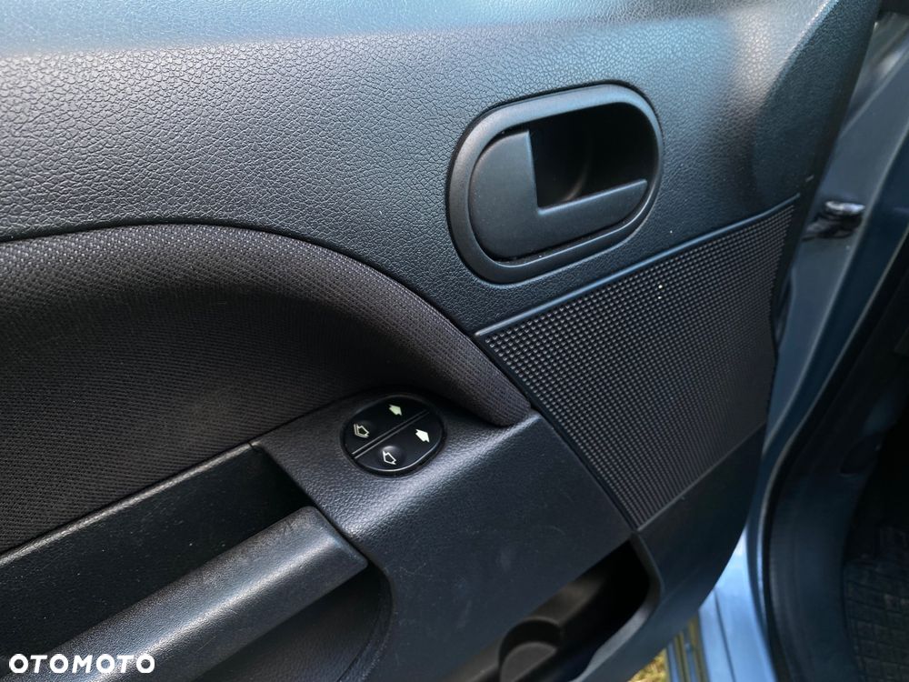 Ford Fiesta 1.3 Ambiente - 28