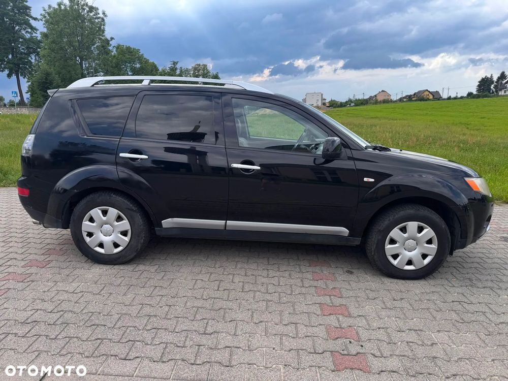 Mitsubishi Outlander - 2