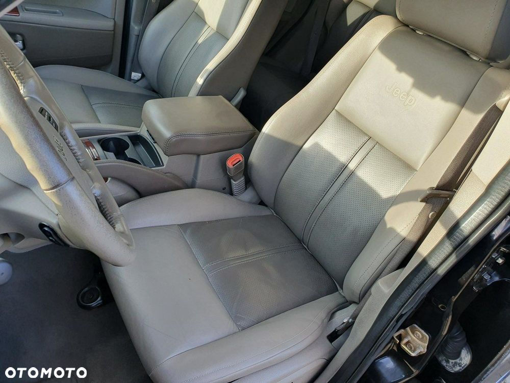 Jeep Grand Cherokee - 14