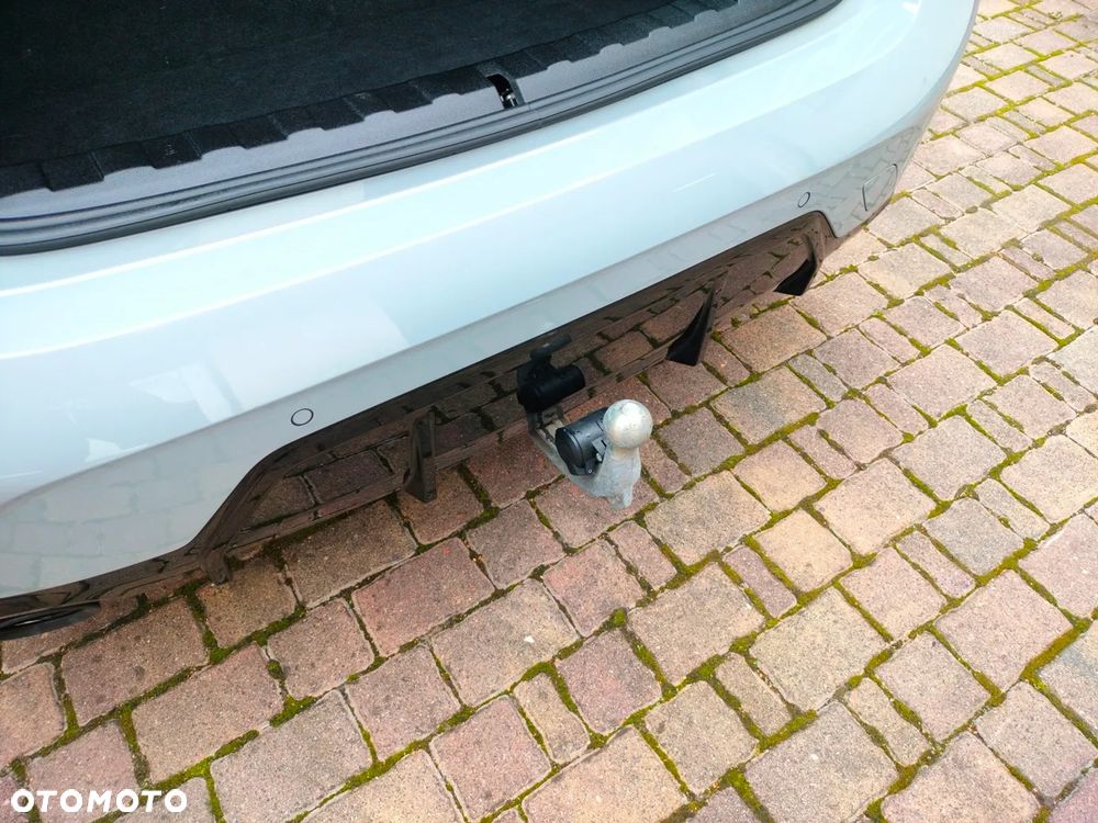 BMW Seria 3 330e M Sport - 25