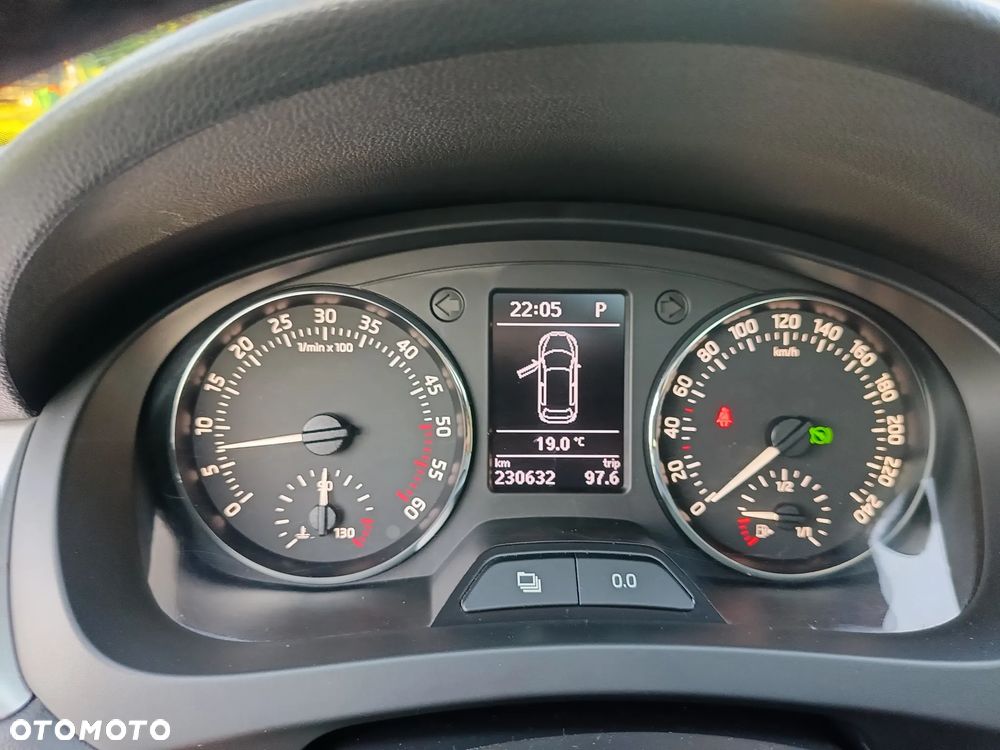 Skoda RAPID 1.6 TDI DSG Elegance - 19