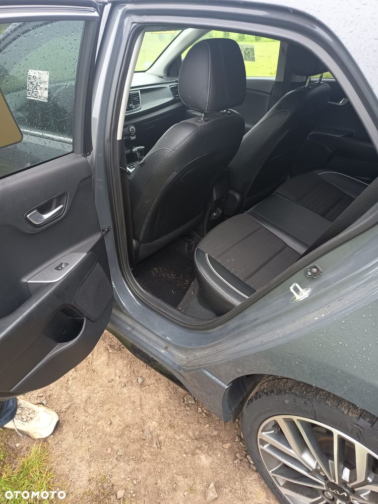 Kia Rio - 9