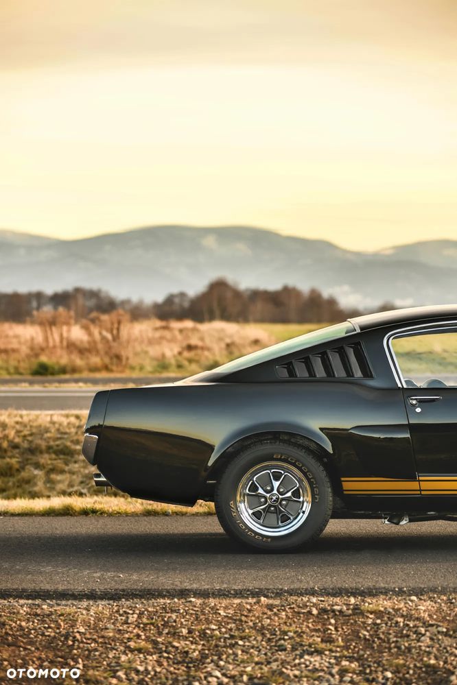 Ford Mustang - 35