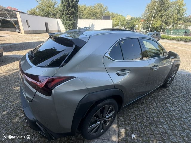 Lexus UX 250h - 23