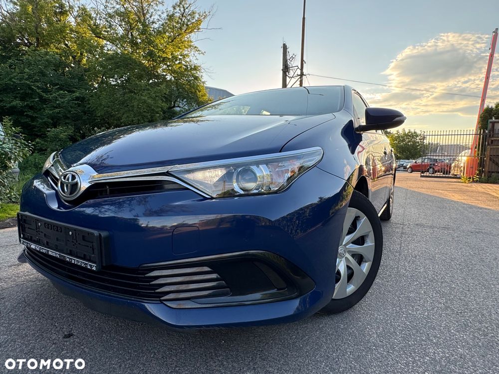 Toyota Auris 1.33 Dual-VVT-i Design Edition - 3