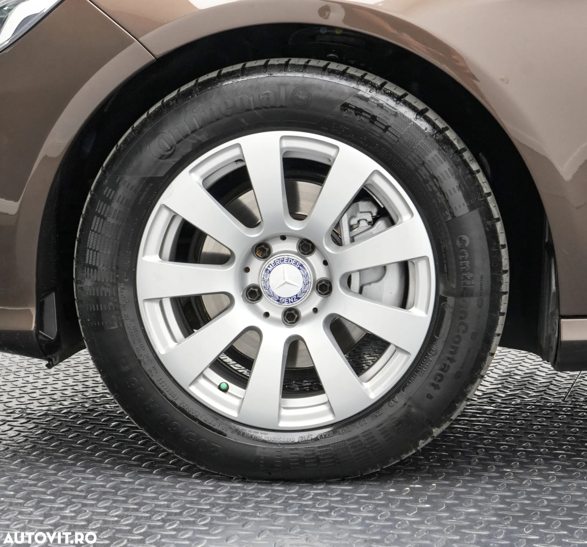 Mercedes-Benz E 220 CDI BlueEfficiency Aut. - 19