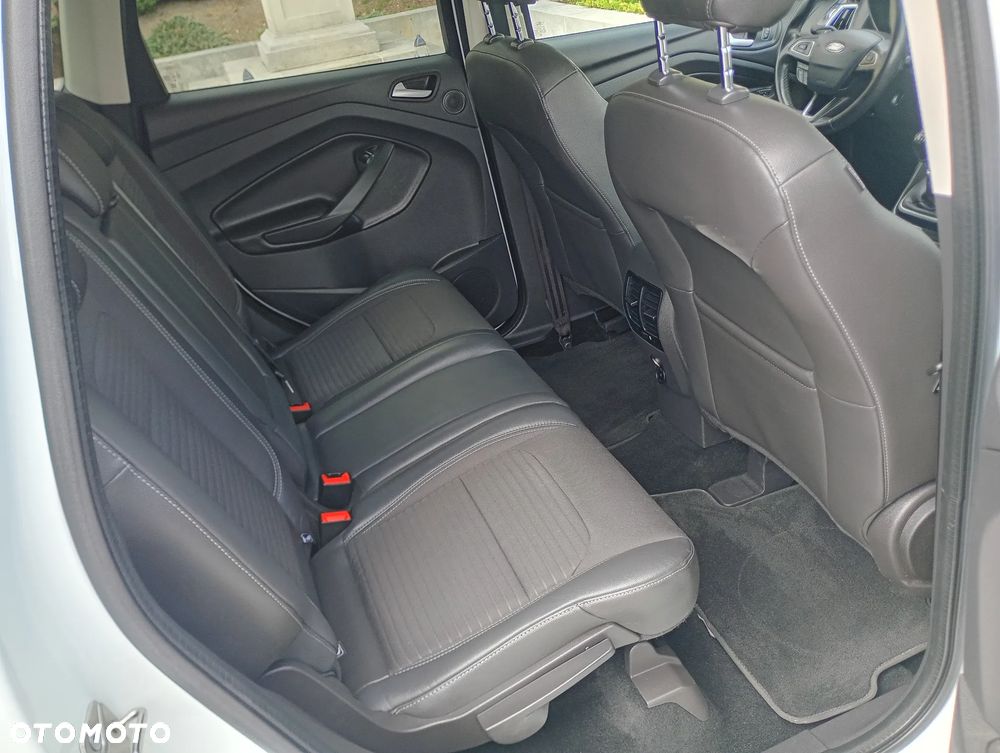 Ford Kuga 1.5 EcoBoost 2x4 Titanium - 26