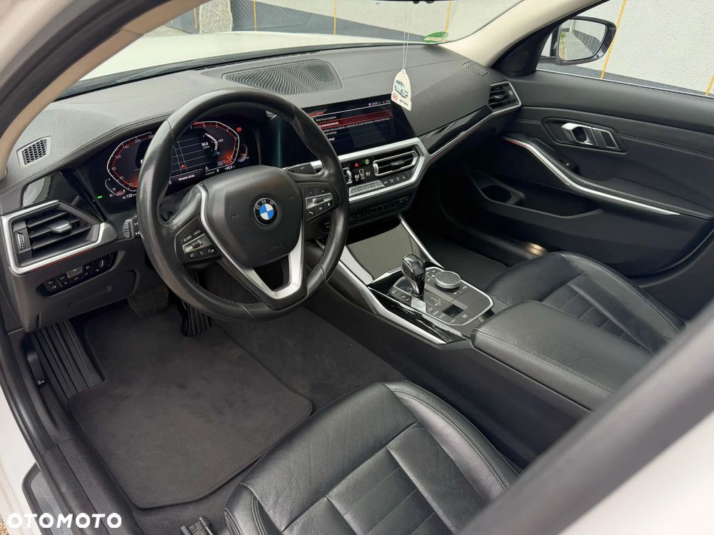 BMW Seria 3 320i Edition Luxury Line Purity - 11