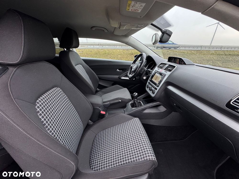 Volkswagen Scirocco 1.4 TSI BlueMotion Technology Club - 24