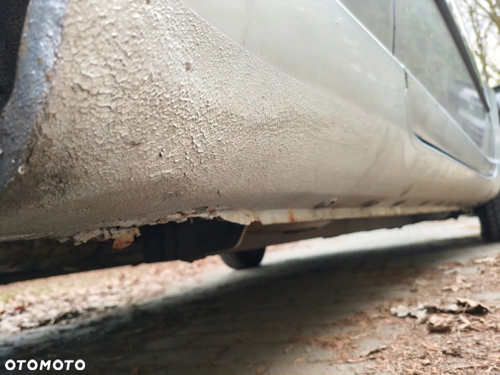 Toyota Yaris 1.0 Base - 29