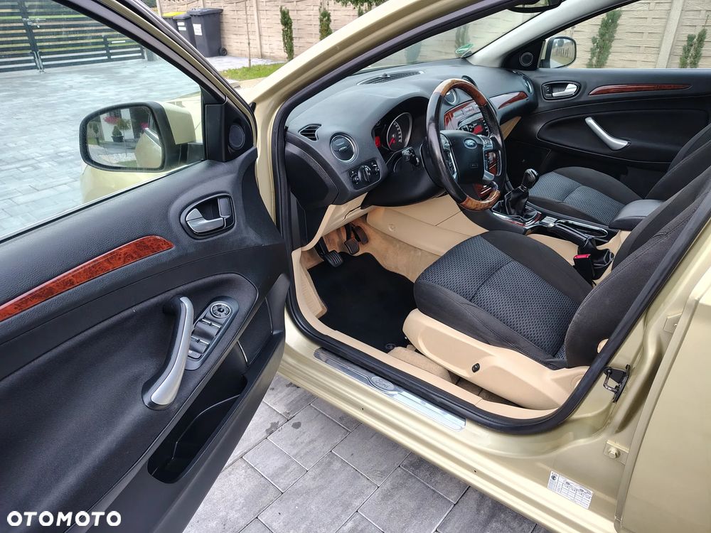 Ford Mondeo 2.0 Ghia X100 / X - 12