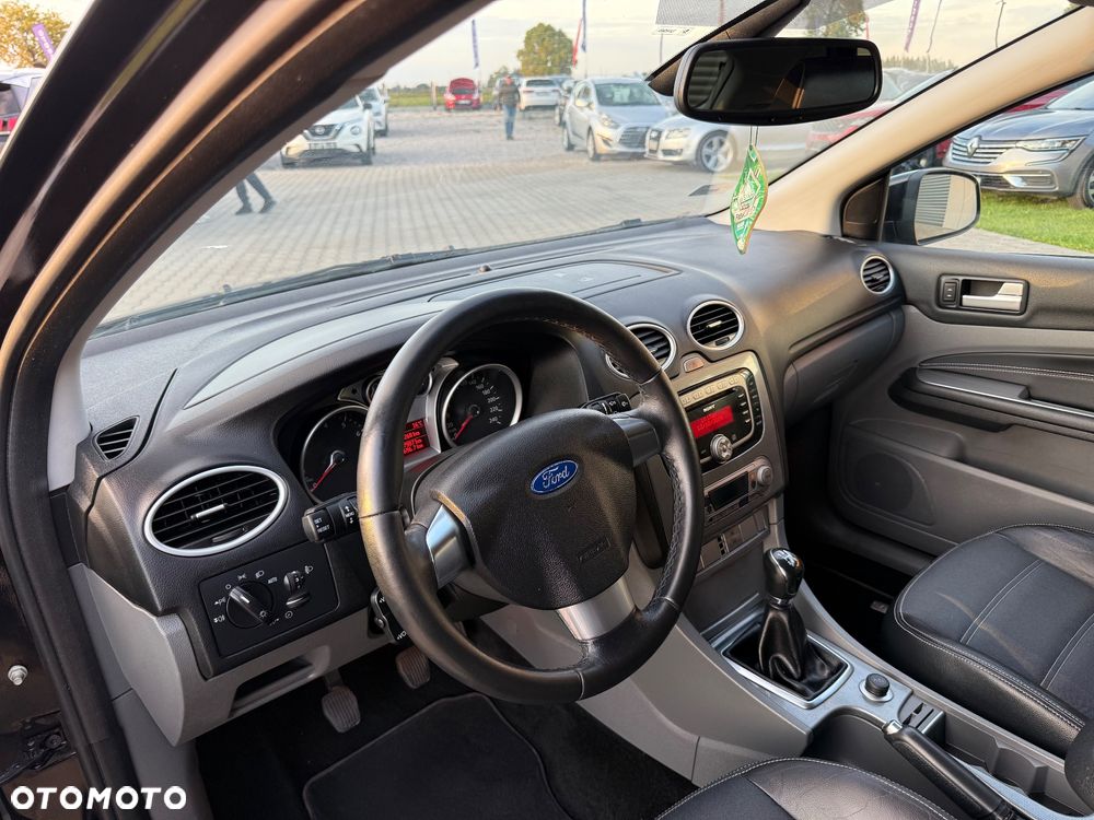 Ford Focus 1.8 Sport - 17