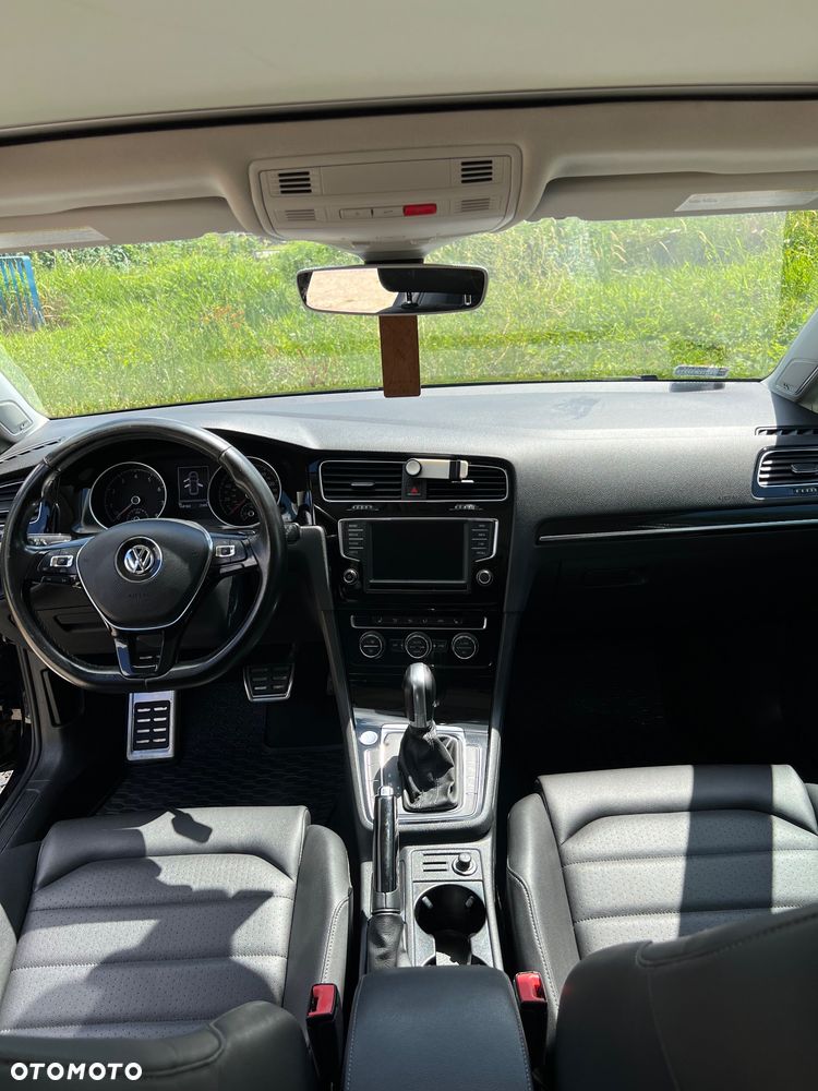 Volkswagen Golf - 22