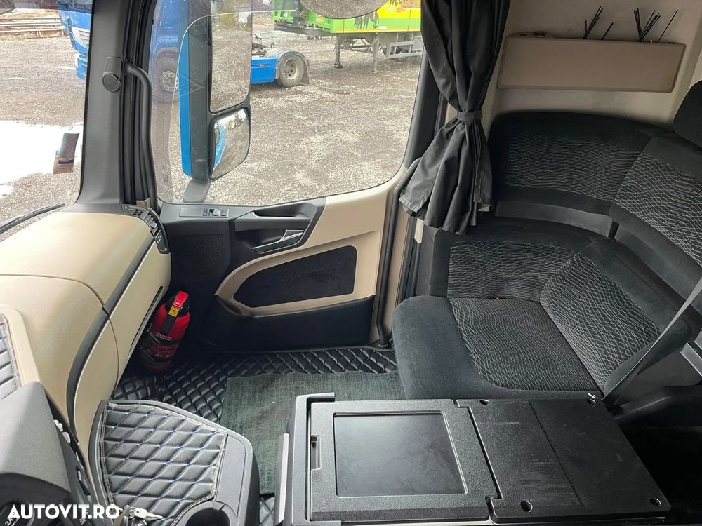 Mercedes-Benz ACTORS - 19