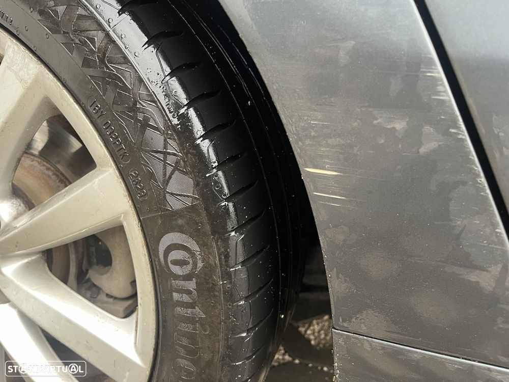 VW Passat Variant 2.0 TDi Confortline Navig - 4