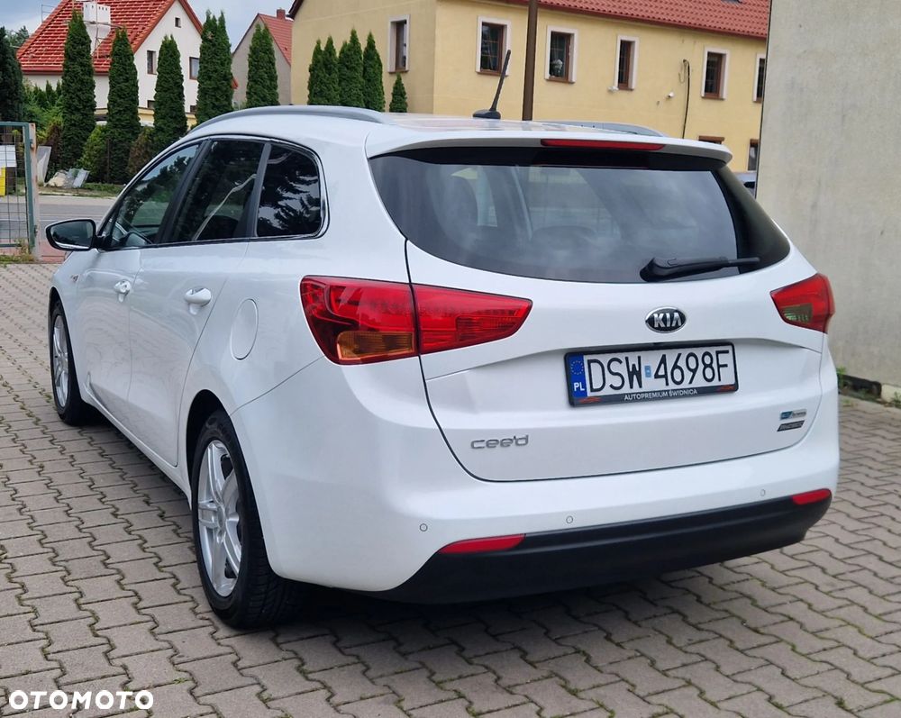 Kia Ceed 1.6 GDI Dream Team Edition - 27